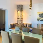 Dom wakacyjny Golden View House