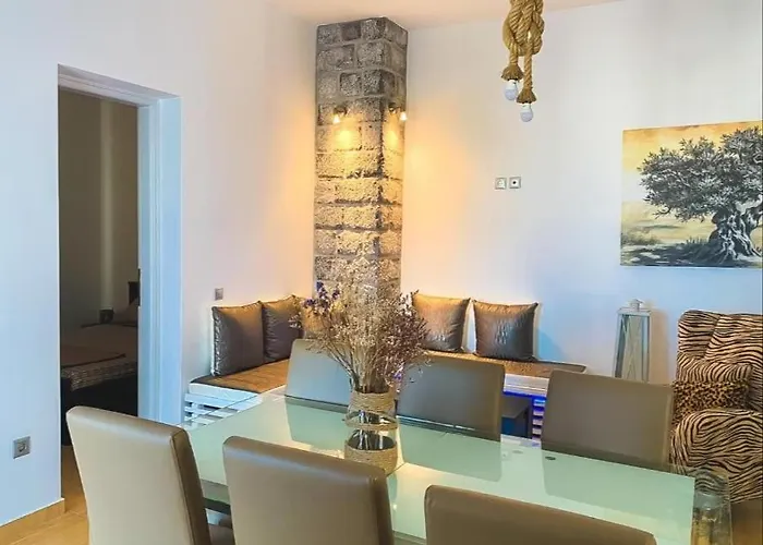 بيت للعطل Golden View House